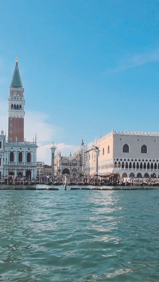 #italy #italien #italia #venice #venedig #venezia #summer #summervibes #bestplacestogo #travel #instagood #amazing #reeltrends #trendingreels #viralreels #shorts #reelsvideo #reelsinstagram #instagramreels #reels #explorepage #foryoupage